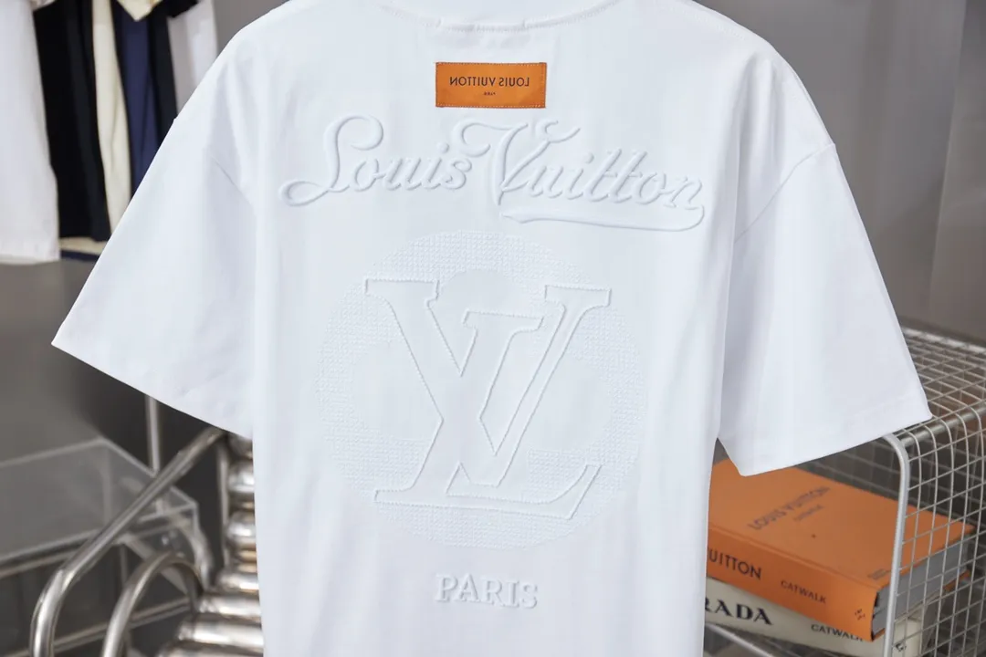 🅿️200 1V 25SS early spring new style short sleeves with embroidered letters, light luxury, a must-have item for daily commuting for men and women, correct version, welcome to compare, detailed features · 320 grams of 100% pure cotton double yarn jersey fabric · Special thickened 32 pieces of double yarn 1X1 thread in the same vat · Imported Tajima machine hollow embroidered letter logo. Ready-made garments are washed to make the embroidery softer · Double-needle sewing and cross-seam technology · Original main mark, washed tag, brand moisture-proof paper packaging Color: black/white Size: S/M/L/XL